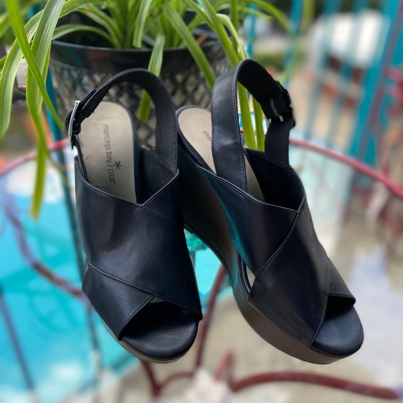 MONTEGO BAY WEDGES Size  9 - Picture 2 of 5